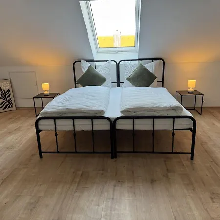 Grosse Mit Balkon Und Parkplatz Nahe Basel