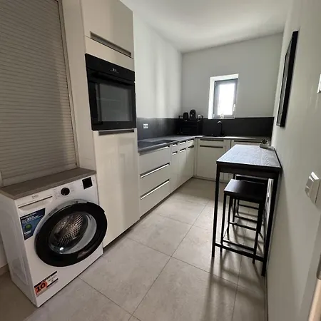 Grosse Mit Balkon Und Parkplatz Nahe Basel * נוינבורג אם ריין