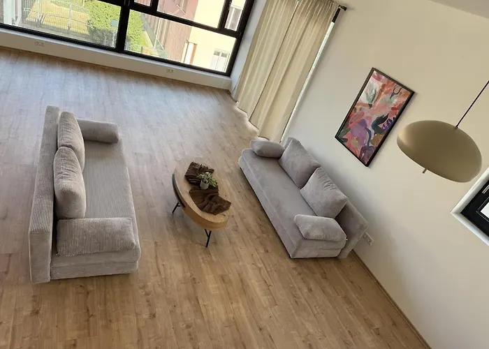 Grosszuegige In 아파트 노이엔부르크 암 라인