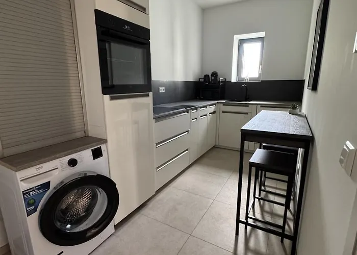 Grosszuegige In * 노이엔부르크 암 라인